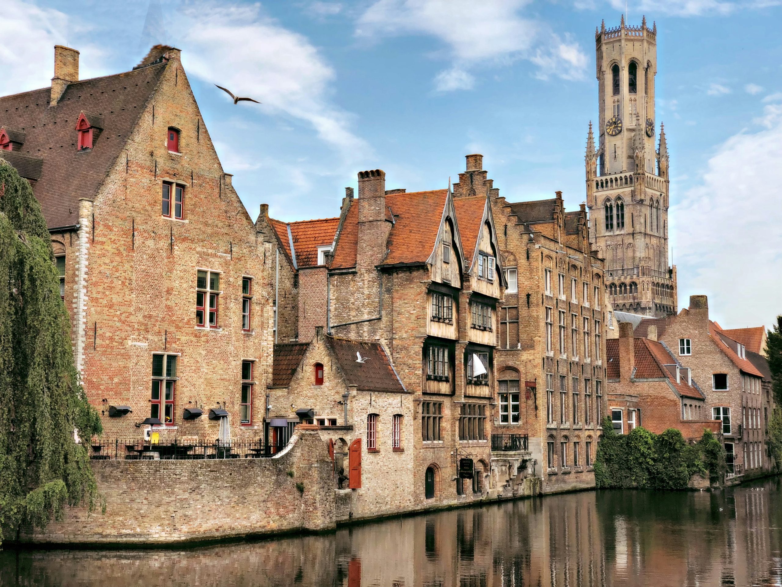 photo bruges avec maisons et rivière