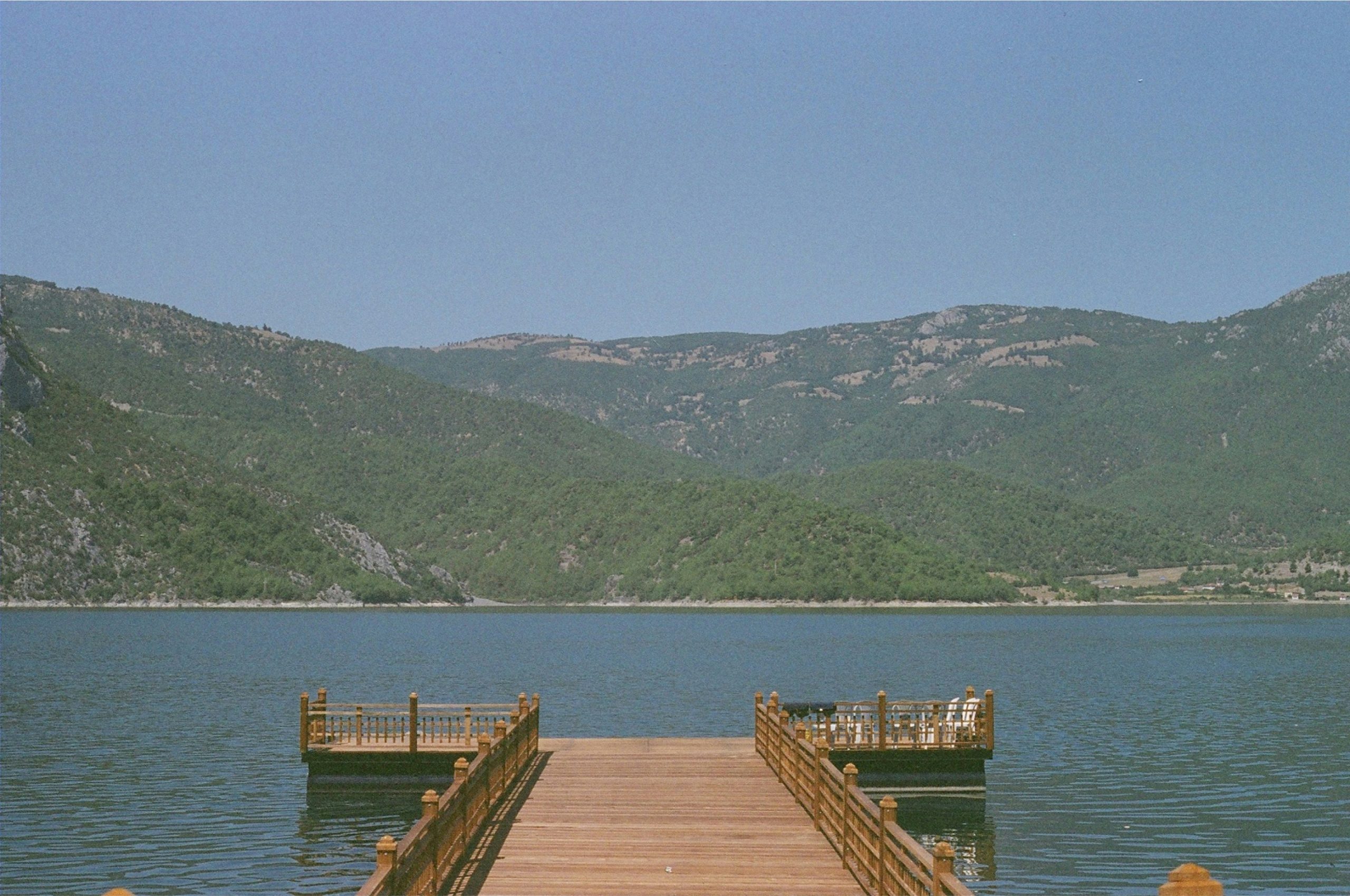 photo lac avec ponton